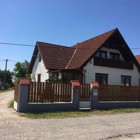 House And 19319 Nyaraló