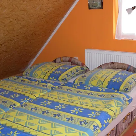 House And 19319 Nyaraló