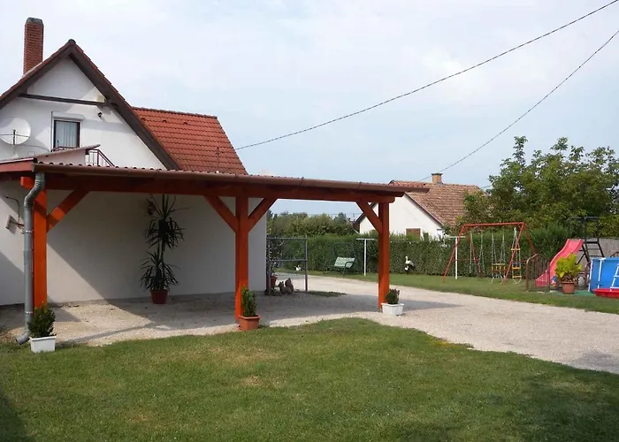 بيت للعطل House And 19319 Balatonmáriafürdő