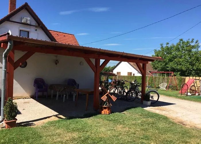 بيت للعطل House And 19319 Balatonmáriafürdő